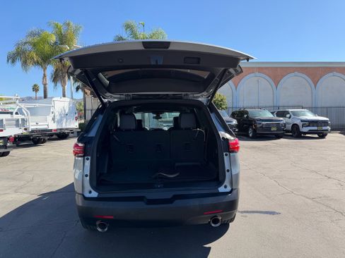 Used 2023 Chevrolet Traverse LT image 15