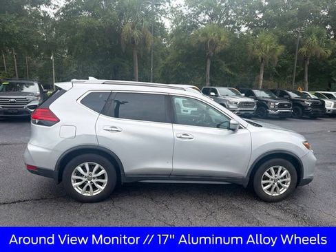 Used 2017 Nissan Rogue SV w/ SV Premium Package FWD image 5