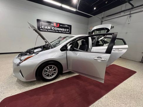Used 2017 Toyota Prius Four w/ Advanced Technology Package image 67