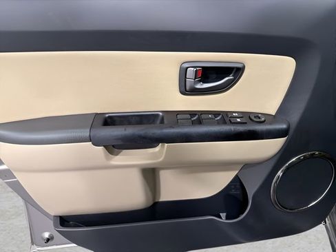 Used 2010 Kia Soul ! FWD image 9