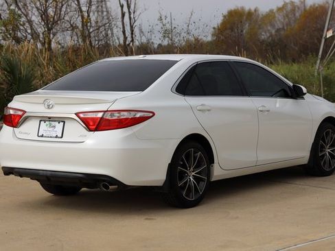 Used 2015 Toyota Camry XSE image 8