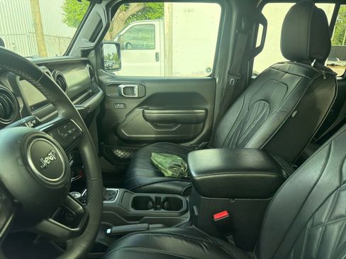 Used 2023 Jeep Gladiator Sport AWD/4WD image 7