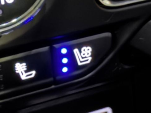 Used 2023 GMC Yukon SLT image 30