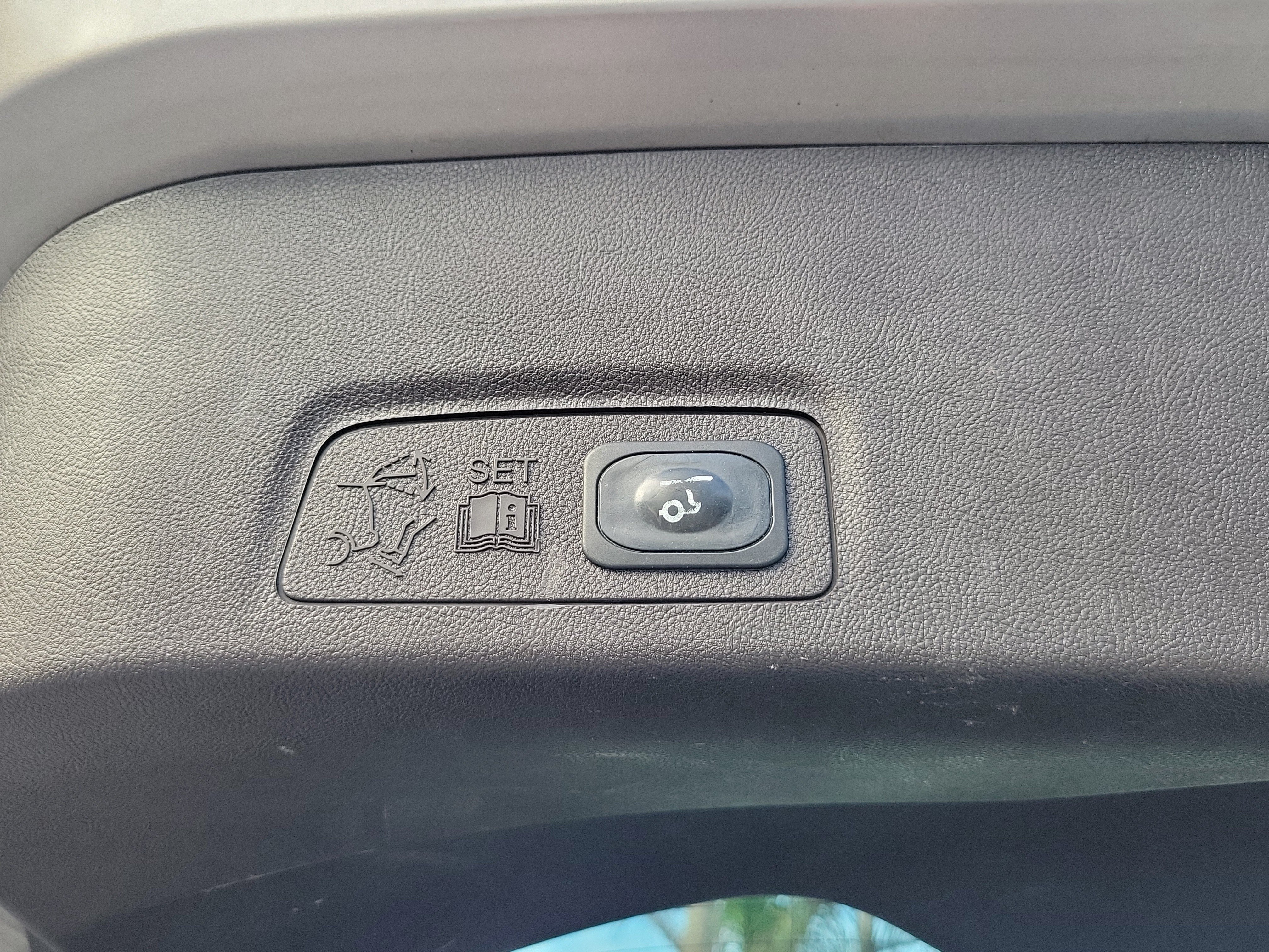 Used 2017 Lincoln MKC Reserve FWD image 19