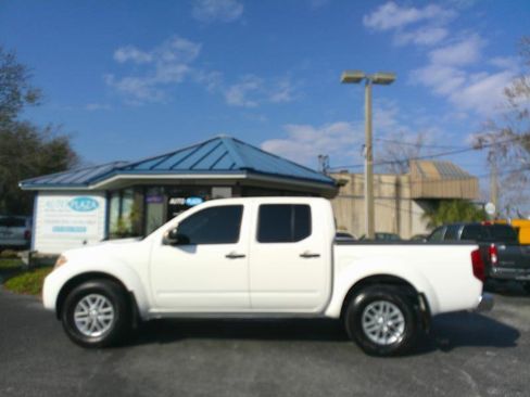 Used 2017 Nissan Frontier SV image 9