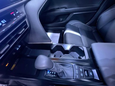 Used 2025 Toyota Camry SE image 27