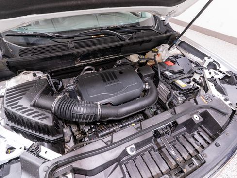 Used 2023 GMC Acadia SLT image 34