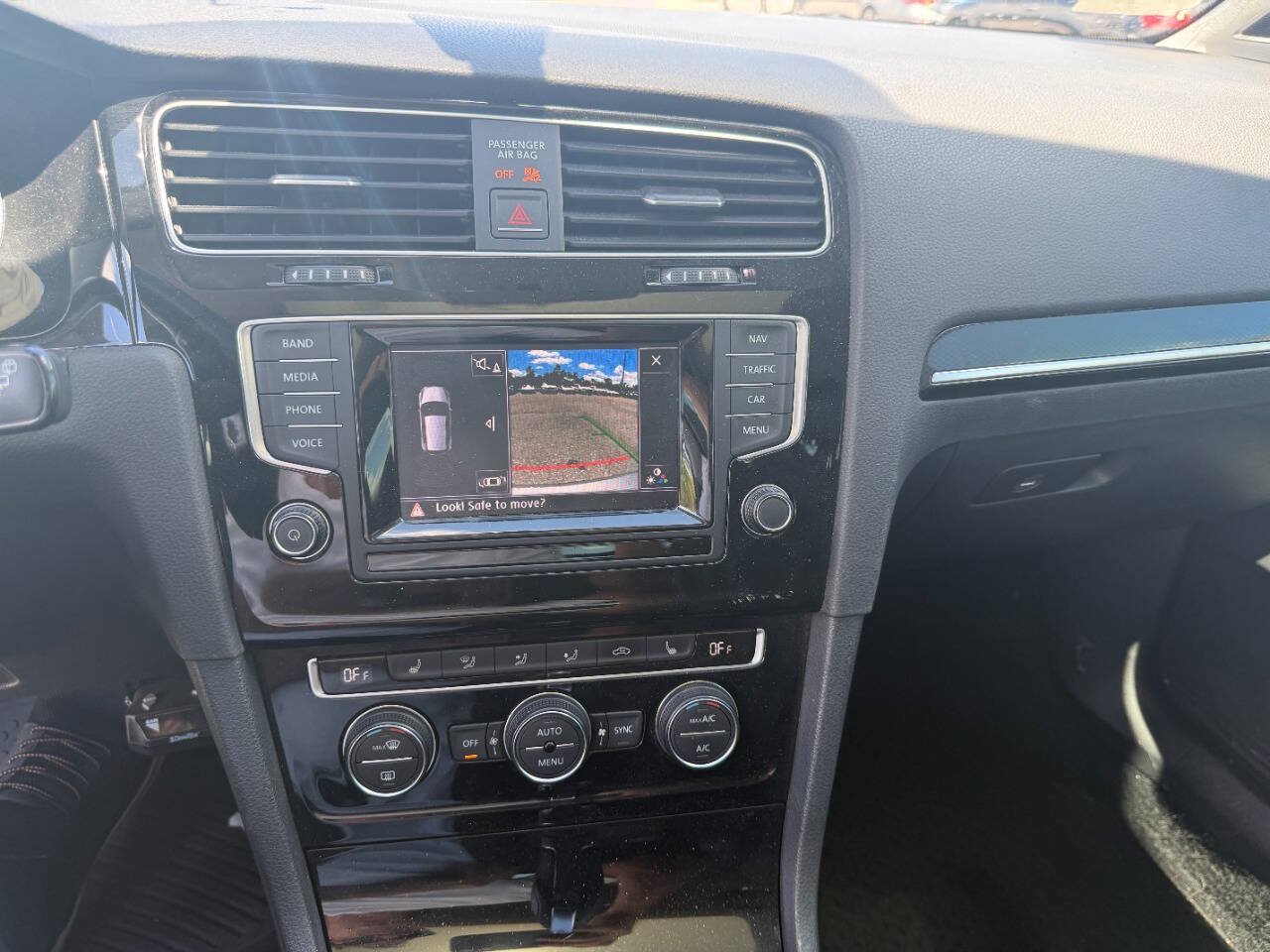 Used 2015 Volkswagen Golf TDI S FWD image 35