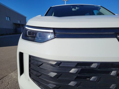 New 2026 Volkswagen Tiguan SE image 24