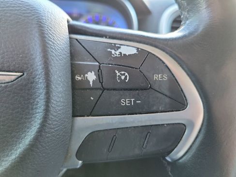 Used 2016 Chrysler 300 Limited image 22