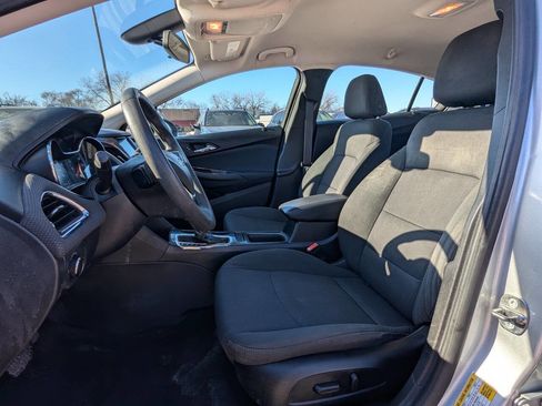 Used 2017 Chevrolet Cruze LT w/ Convenience Package image 13