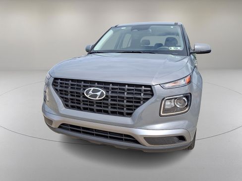 Used 2023 Hyundai Venue SE FWD image 4