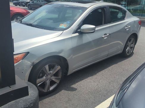 Used 2013 Acura ILX w/ Technology Package FWD image 2