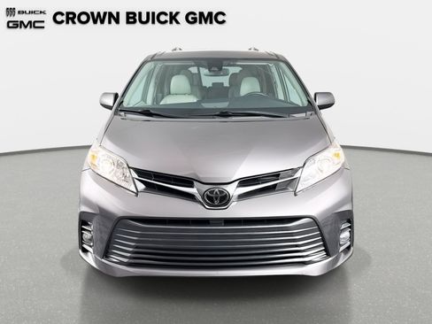Used 2020 Toyota Sienna XLE image 2