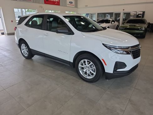 Used 2024 Chevrolet Equinox LS FWD image 4