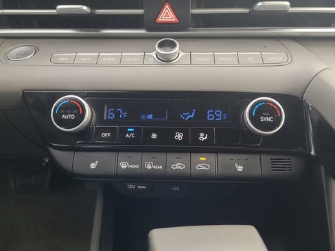 Used 2025 Hyundai Elantra SEL FWD image 21