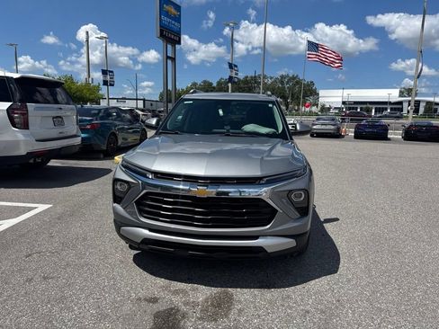 Used 2024 Chevrolet TrailBlazer LT w/ Driver Confidence Package FWD image 2