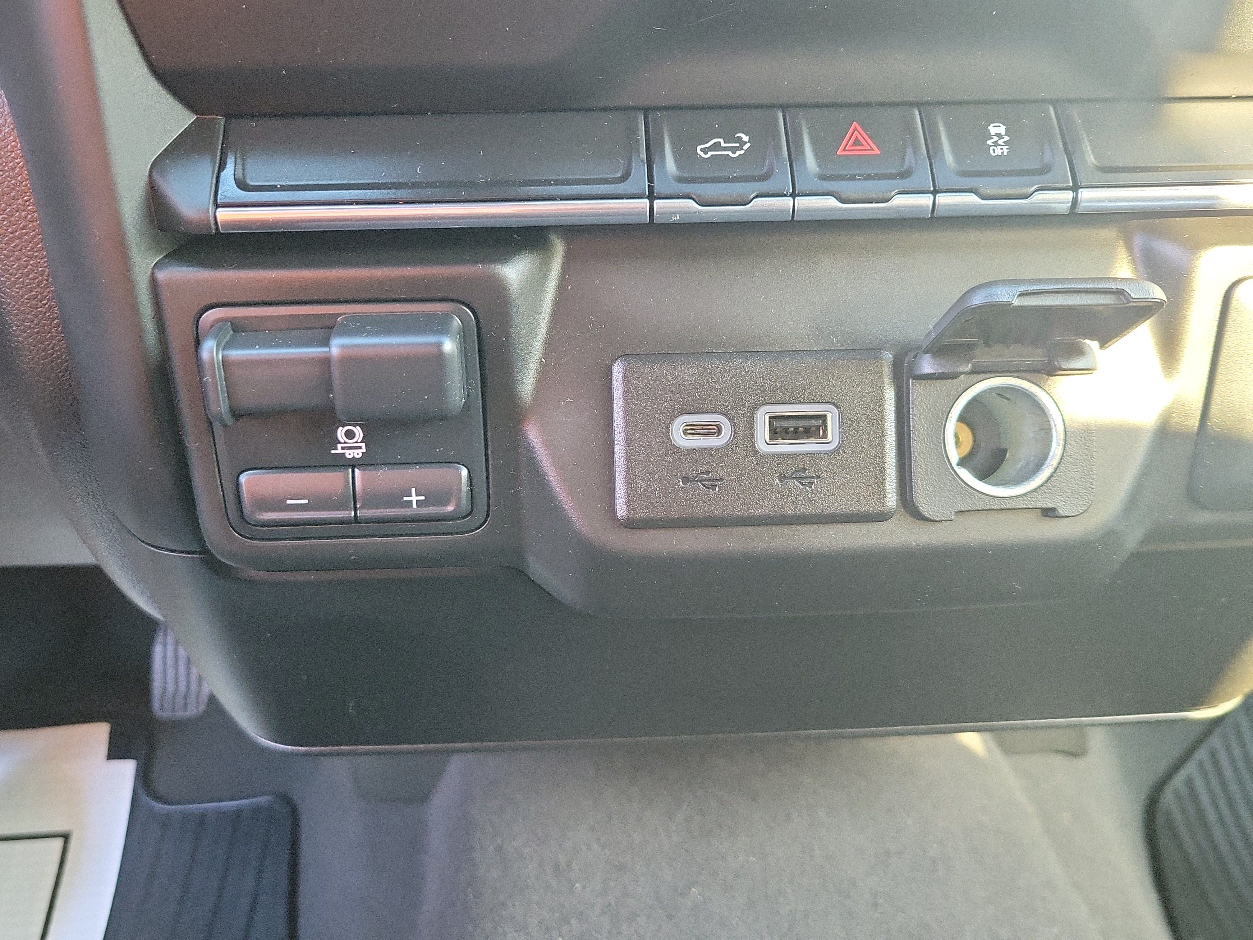 Used 2023 Chevrolet Silverado 2500 Custom w/ Custom Value Package AWD/4WD image 29
