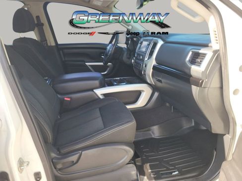 Used 2017 Nissan Titan SV RWD image 10