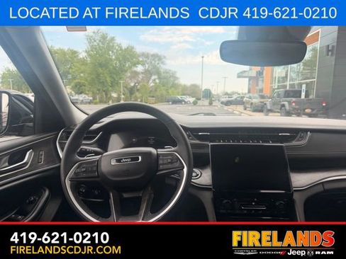 Used 2023 Jeep Grand Cherokee L Limited AWD/4WD image 4