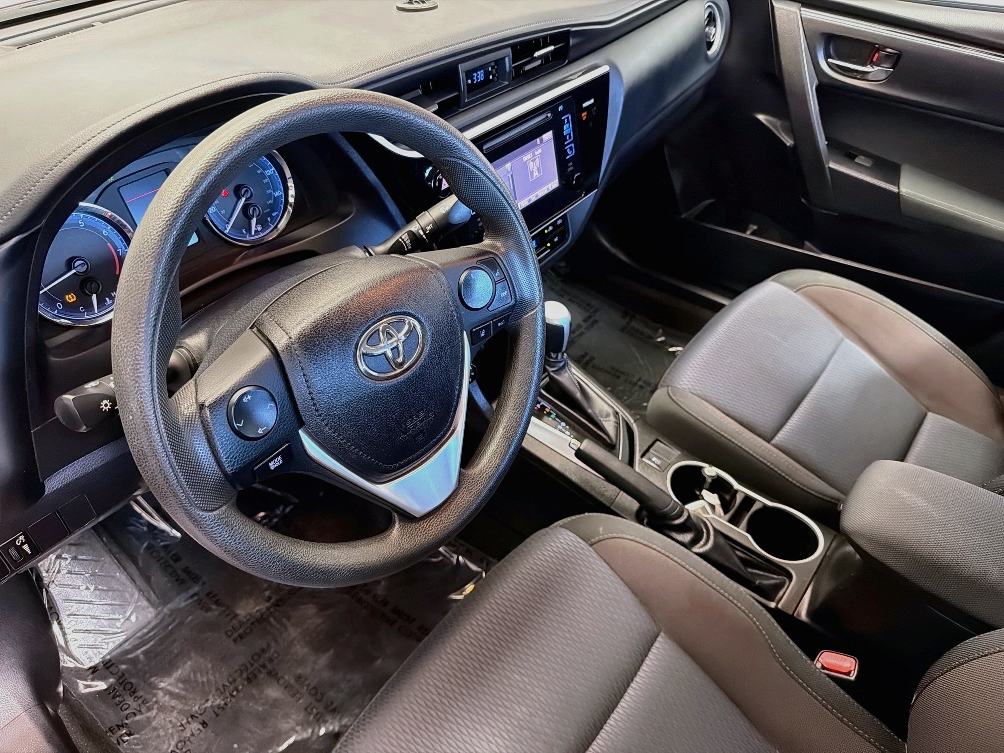 Used 2017 Toyota Corolla LE FWD image 7