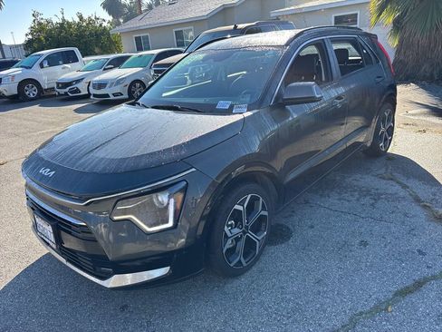 Used 2023 Kia Niro EX Touring image 3
