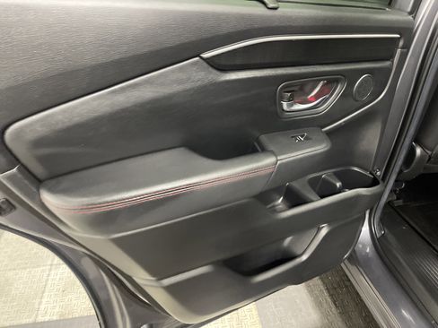 Used 2025 Honda Pilot Black Edition image 15