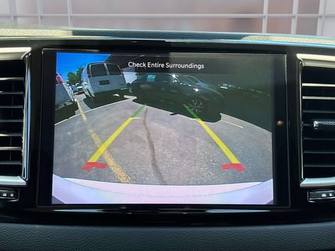 Used 2023 Chrysler Pacifica Touring-L FWD image 28