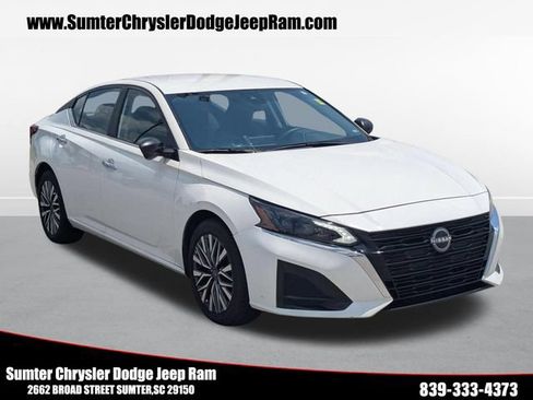 Used 2025 Nissan Altima 2.5 SV FWD image 1