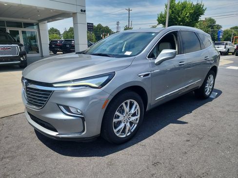 Certified 2023 Buick Enclave Essence w/ Experience Buick Package FWD image 4