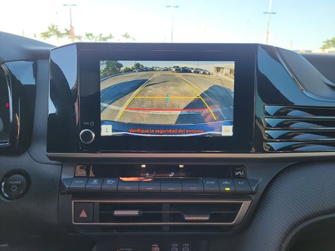 Used 2025 Toyota Camry SE image 27