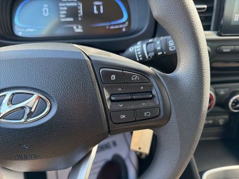 Certified 2025 Hyundai Venue SE image 20