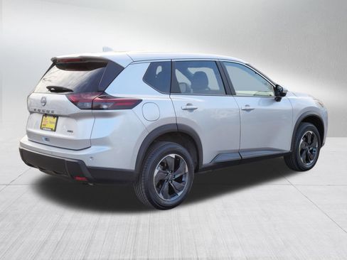 Used 2025 Nissan Rogue SV image 7