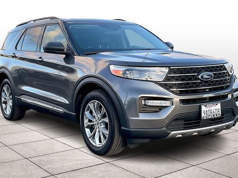 Used 2023 Ford Explorer XLT w/ Equipment Group 202A image 2