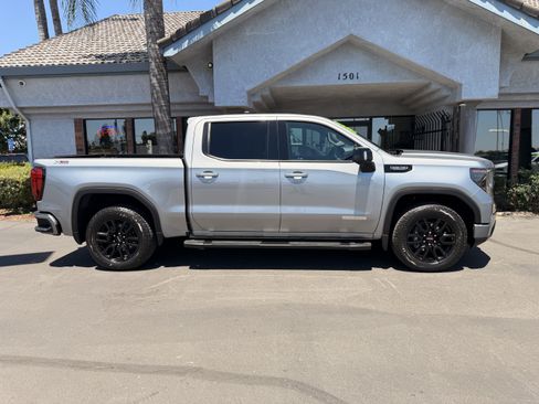 Used 2023 GMC Sierra 1500 Elevation w/ Elevation Premium Package AWD/4WD image 4