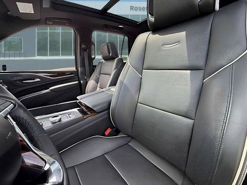 Used 2022 Cadillac Escalade Premium Luxury AWD/4WD image 24