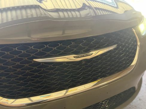 Used 2022 Chrysler Pacifica Limited FWD image 45