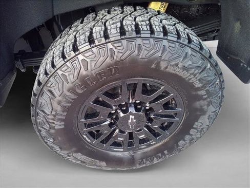 Used 2025 Chevrolet Silverado 2500 ZR2 w/ Technology Package AWD/4WD image 13