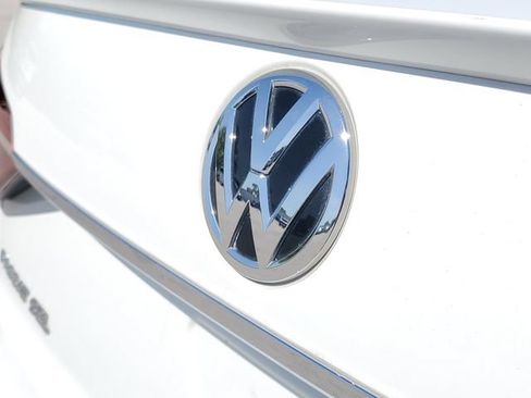 Used 2017 Volkswagen Passat 1.8T SEL Premium FWD image 7