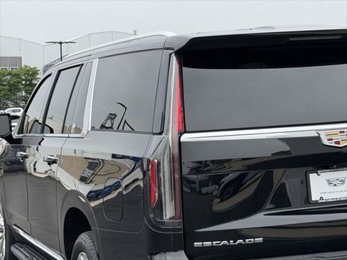 Used 2024 Cadillac Escalade ESV Premium Luxury AWD/4WD image 13