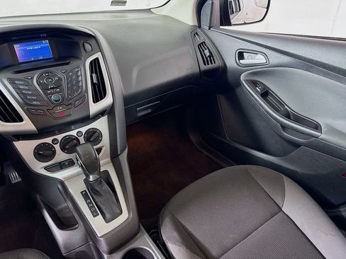 Used 2014 Ford Focus SE FWD image 19