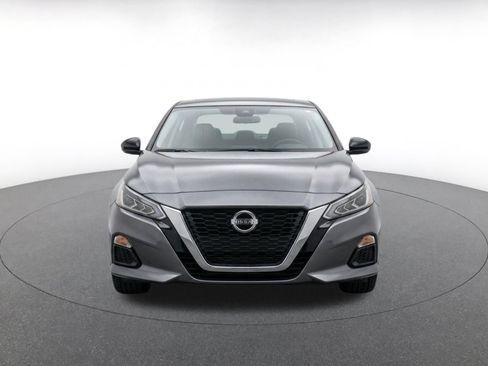 Used 2025 Nissan Altima 2.5 SV FWD image 3