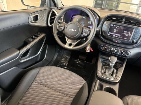 Used 2025 Kia Soul LX w/ LX Technology Package FWD image 31