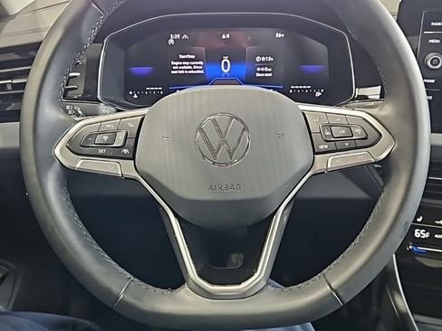 Used 2025 Volkswagen Jetta SE image 34