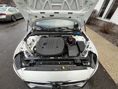 Used 2025 Volvo V60 B5 Cross Country Plus image 18