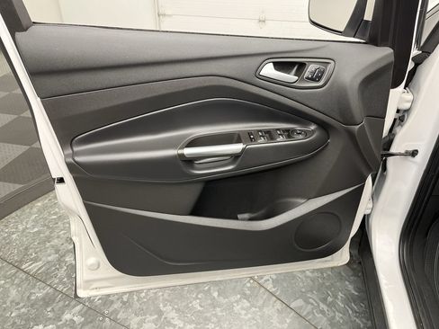 Used 2019 Ford Escape Titanium AWD/4WD image 10