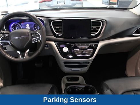 Used 2023 Chrysler Pacifica Touring-L FWD image 8