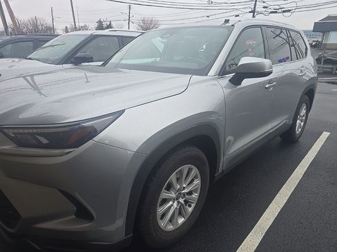 Used 2025 Toyota Grand Highlander XLE image 1