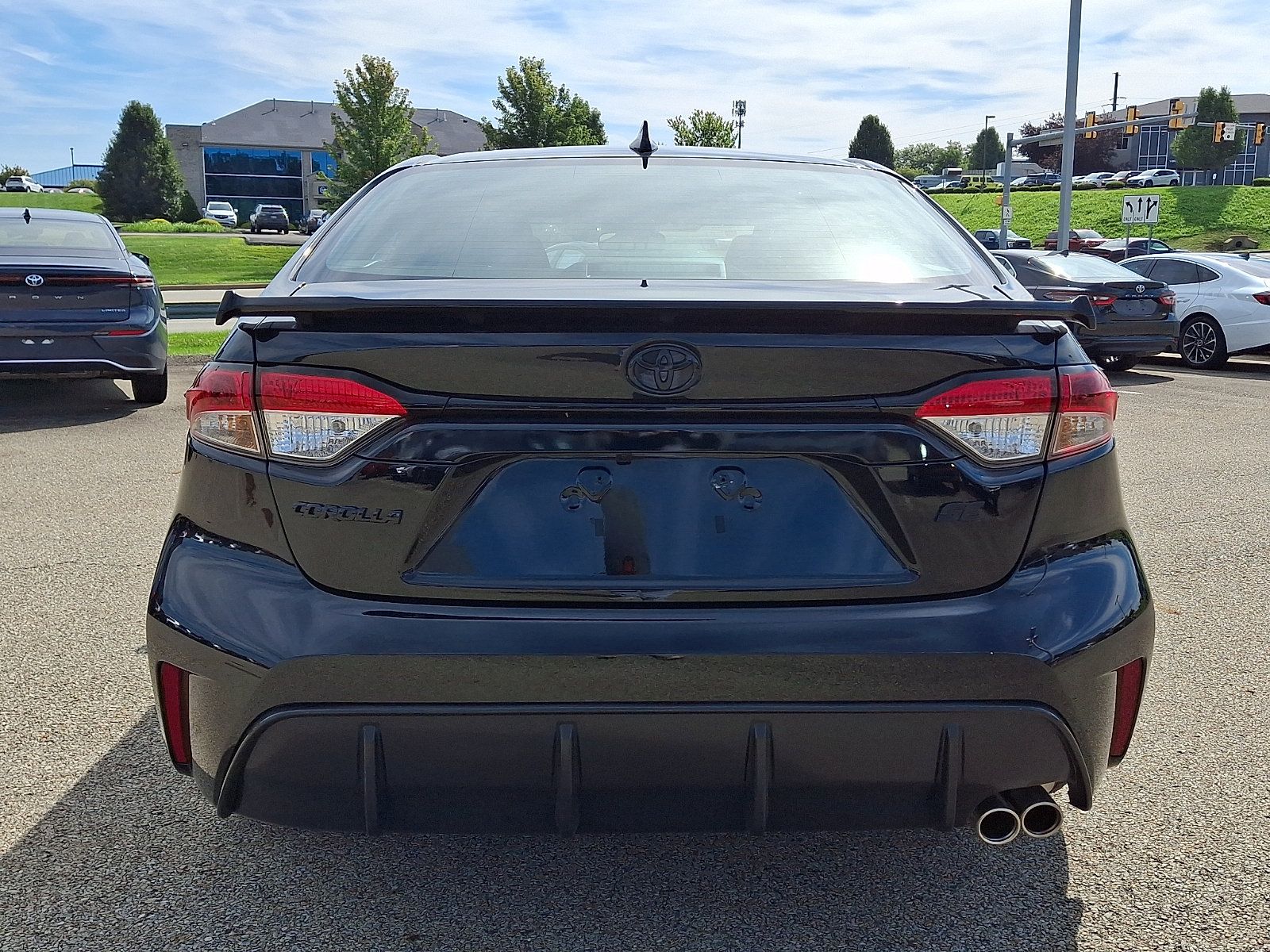 Certified 2026 Toyota Corolla SE w/ SE Package FWD image 5