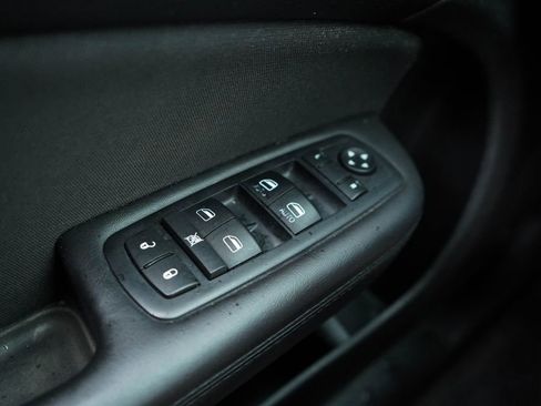 Used 2016 Chrysler 200 Limited image 24